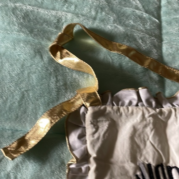 Embroidered Apron “Mary Jane” Gold - Picture 6 of 7